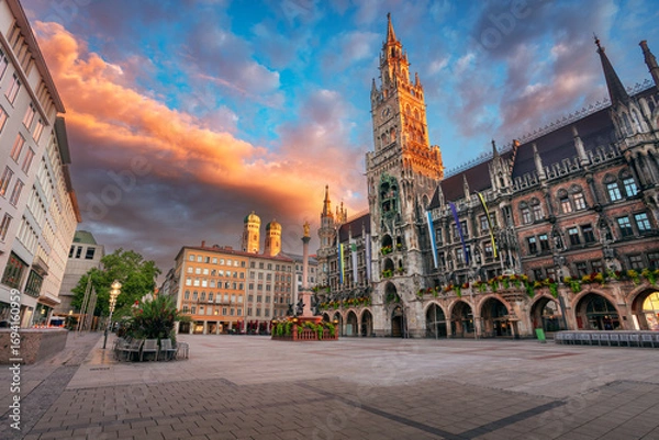 Obraz Munich, Germany. Cityscape image of downtown Munich, Germany with Marienplatz at beautiful autumn sunrise.