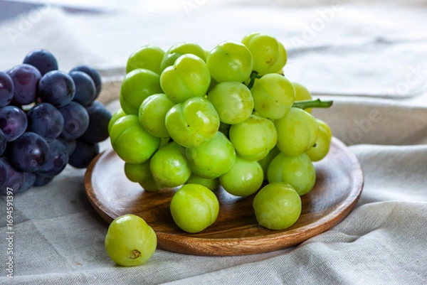 Fototapeta 新鮮なピオーネとシャインマスカット
