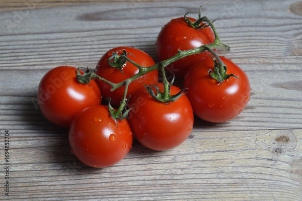 Fototapeta a bunch of fresh tomatoes with water droplets, macro