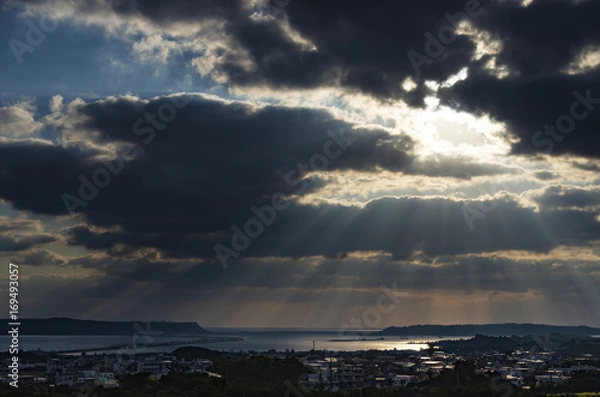 Fototapeta 沖縄　海中道路と光芒