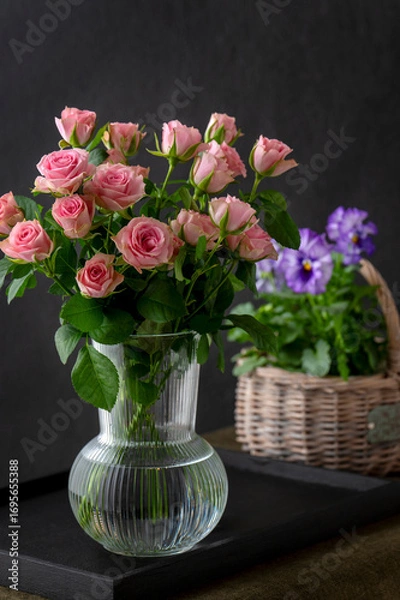 Obraz ピンク色のバラと紫色のビオラ