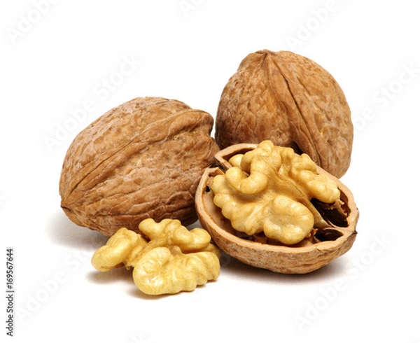 Obraz Pękany orzech na białym