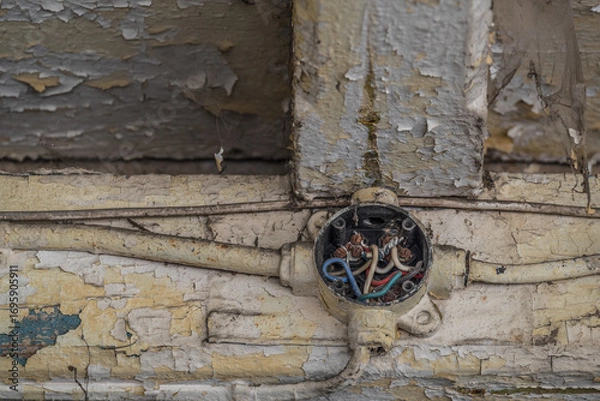 Obraz 
JUNCTION BOX - An antiquated surface electrical installation on a wooden building structure
