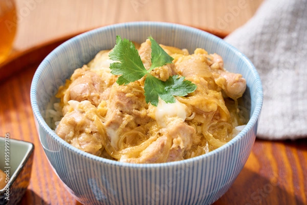 Obraz 親子丼｜鶏肉と卵の定番和食丼もの