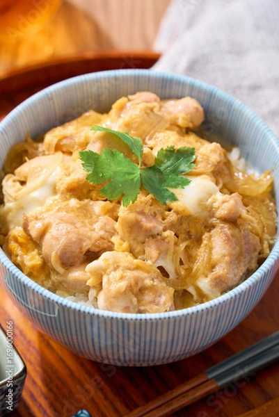 Obraz 親子丼｜鶏肉と卵の定番和食丼もの