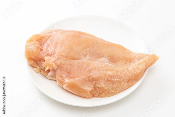 Fototapeta 皿に乗った鶏胸肉　白バック