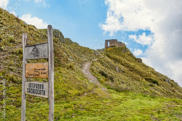 Fototapeta Scenic view of the Inti Punku (Sun gate), one of the most scenic hikes from Ollantaytambo, in the Sacred Valley of Peru.