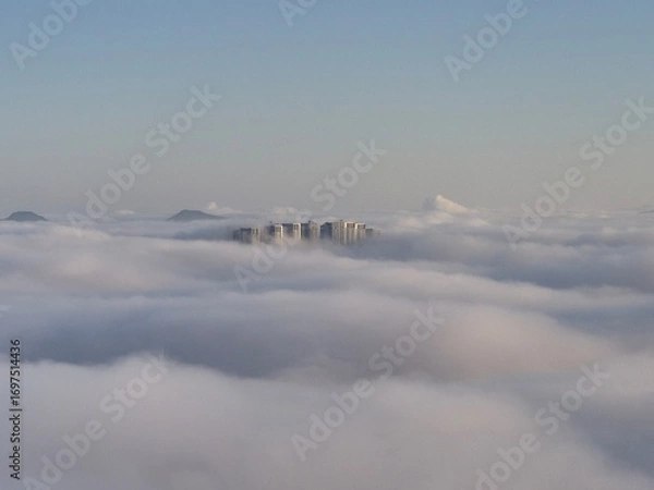 Fototapeta cloud covered mountains
