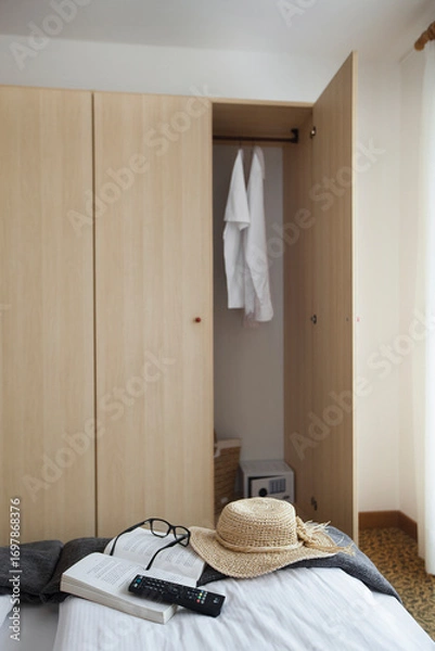 Obraz armadio con vestiti