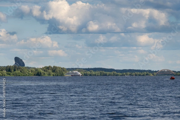 Fototapeta Summer water landscape with a view of the TNA-1500 (RT-64) radio telescope of the Kalyazin Radio Astronomy Observatory in Kalyazin. Tver region, Russia
