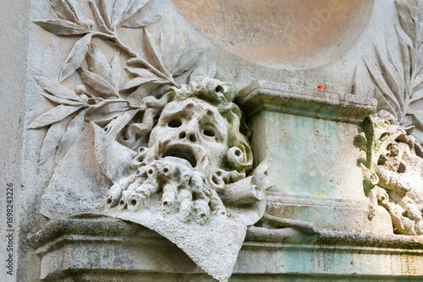 Obraz schöne Steinmetzarbeit an einem alten Grabstein Der Schrei  Alter Südfriedhof München