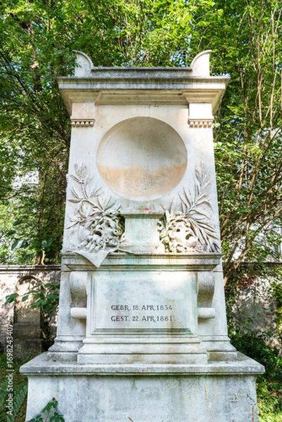 Obraz schöner alter Grabstein eines Familiengrabes  Alter Südfriedhof München