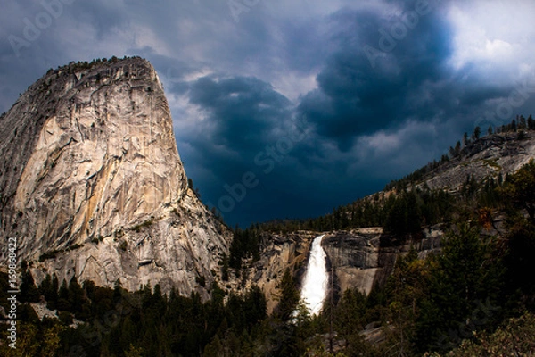 Obraz Nevada falls at flash flood warning, Yosemite, Merced river