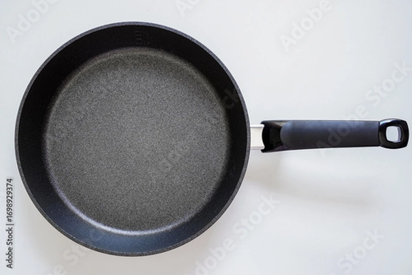 Obraz 白背景の新品のフライパン　俯瞰撮影