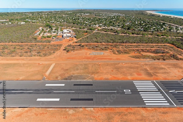 Obraz Broome Airport runway 10, looking south