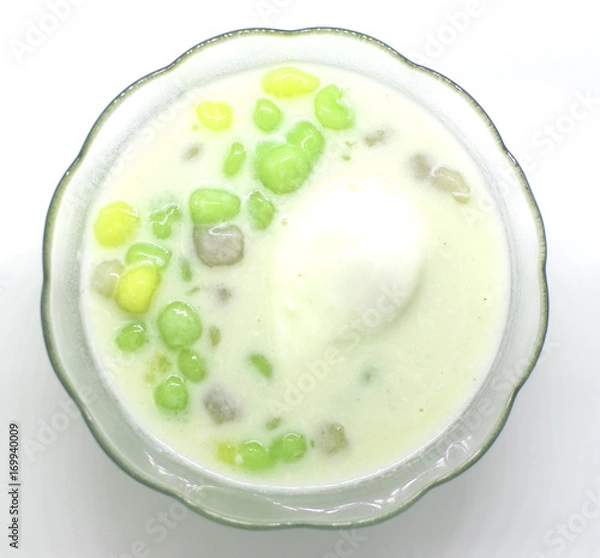 Fototapeta Sticky rice pearl wrapped in coconut milk with egg white in light syrup.