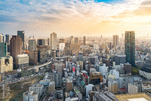 Fototapeta widok z lotu ptaka panoramę miasta osaka o zachodzie słońca, Japonia