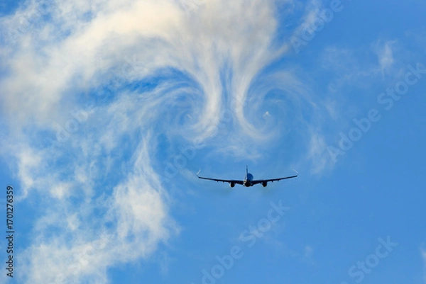 Obraz 飛行機　美しい 　光　雲　空　を背景に飛ぶ　航空機