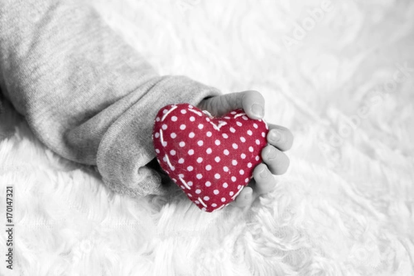 Fototapeta baby Hand mit Herz colorkey