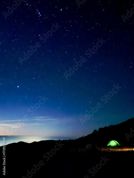 Obraz 蝶ヶ岳山頂に広がる満天の星空とテント泊