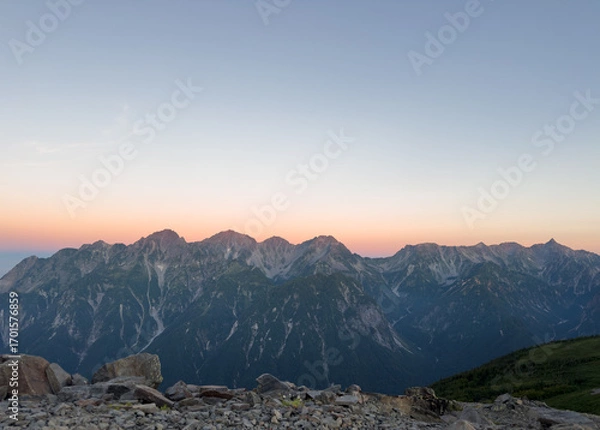 Obraz 日の出前に蝶ヶ岳山頂から望む穂高連峰とビーナスベルト
