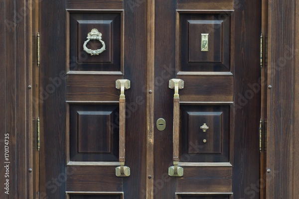 Fototapeta Old brass handle on vintage wood door
