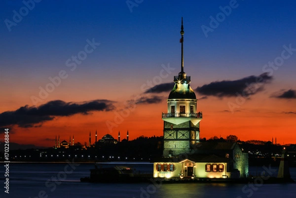 Obraz Image of the Bosphorus historical peninsula and Maiden's Tower in the Bosphorus at sunset.