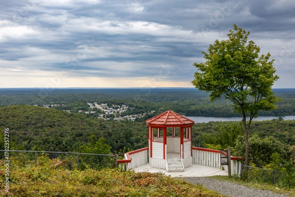 Obraz A stunning view from Elliot Lake's firetower in Ontario, capturing the natural beauty of the Canadian wilderness.