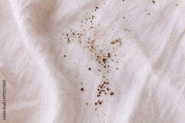 Obraz リネンの服に付いた土の汚れの写真