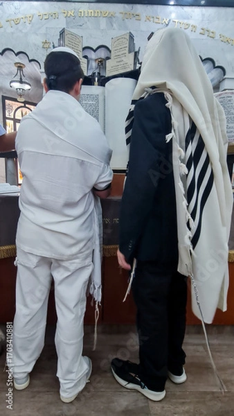 Obraz A Bar Mitzvah boy and his father standing by the Torah ark
