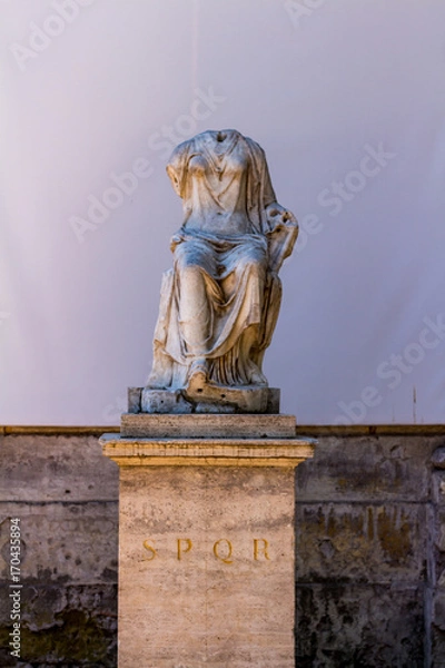 Fototapeta The headless lady