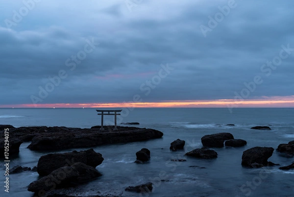Fototapeta [茨城県]夜明け前の大洗磯前神社