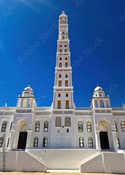 Fototapeta Al-Muhdhar Mosque, a historic mosque in Tarim, Yemen, the tallest mud brick building in the world