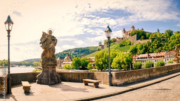 Fototapeta würzburg późnym latem z rzeźbą