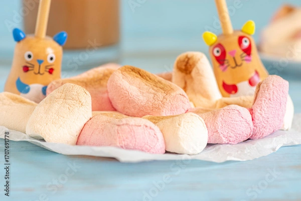 Obraz Grill roasted marshmallows for kids. 