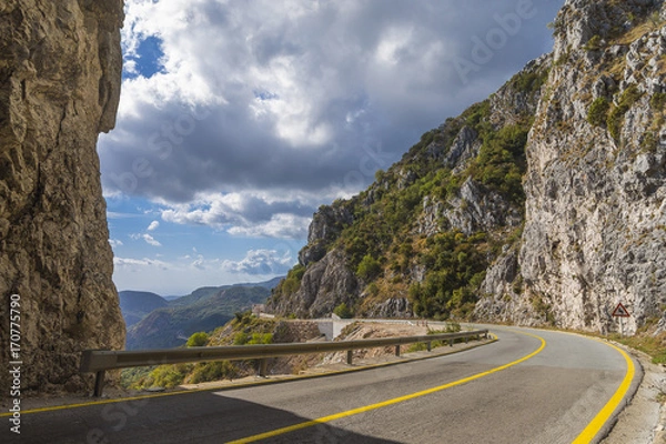 Obraz серпантинная дорога в горах с красивым видом 