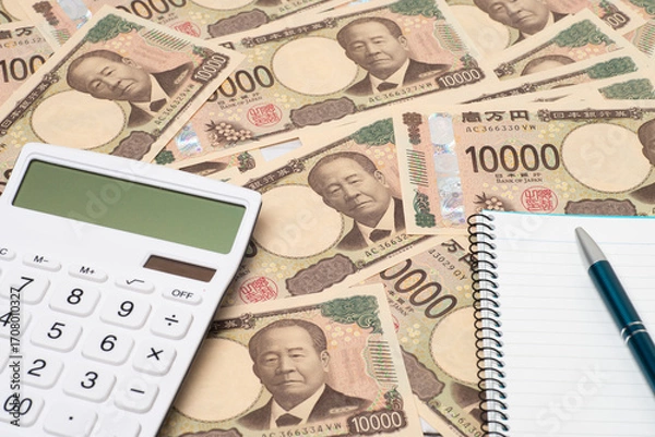 Obraz 多数の一万円札上に置かれた電卓とノートとペン