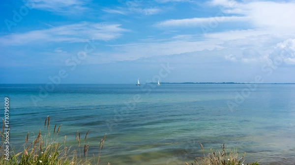 Fototapeta Zwei Segelboote am Horizont auf dem Meer