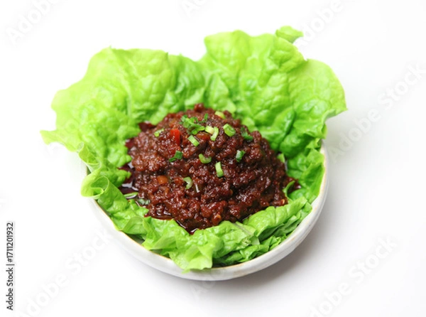 Fototapeta 전통방식 쌈장, 상추에 담긴 고기장 고추장볶음