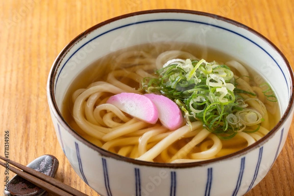 Fototapeta 掛けうどんを食べる