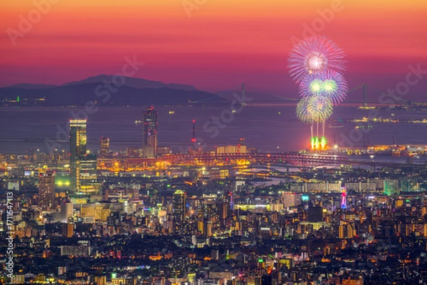 Obraz 大阪の夕暮れの夜景と打ち上げ花火のアップ