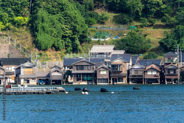 Fototapeta 伊根町の舟屋と海の風景