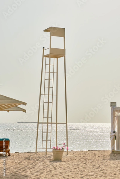 Fototapeta An empty lifeguard tower on the seashore.