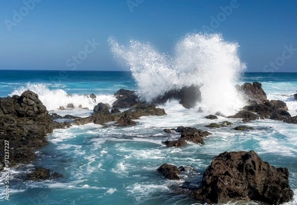 Obraz Ocean waves crashing against rocks at Hawaii beach
