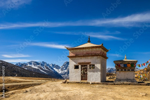 Fototapeta The landscape of Baima Snow Mountain in Yunnan	
