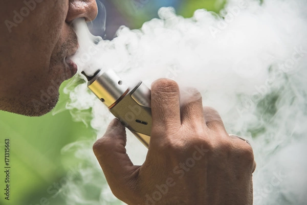 Obraz Electronic cigarette in hand