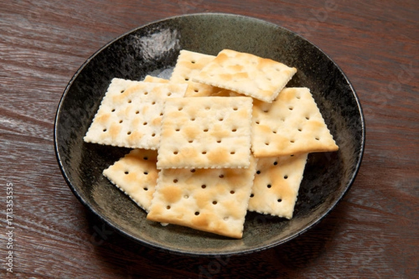 Fototapeta 黒背景に四角いクラッカー