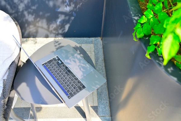 Fototapeta テーブルの上のノートパソコン