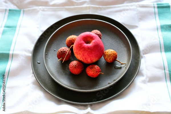 Fototapeta 林檎とライチ