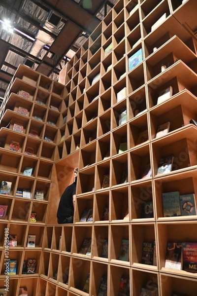 Obraz Kuala Lumpur, Malaysia - September 15, 2025: The BookXcess bookstore across multiple outlets in KL City, where books were arranged in a very modern and creative manner